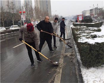 鏟雪保通行，行動(dòng)暖人心